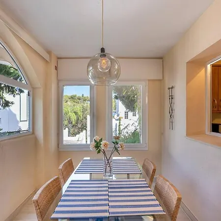 Quiet Near The Beach, Pool And Garden Apartment