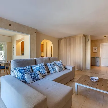 Apartment Quiet Near The Beach, Pool And Garden