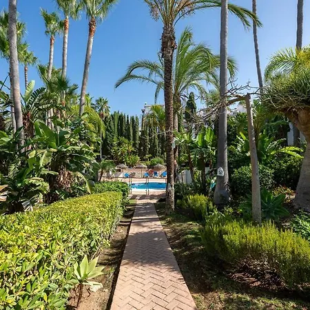 Apartment Quiet Near The Beach, Pool And Garden Marbella