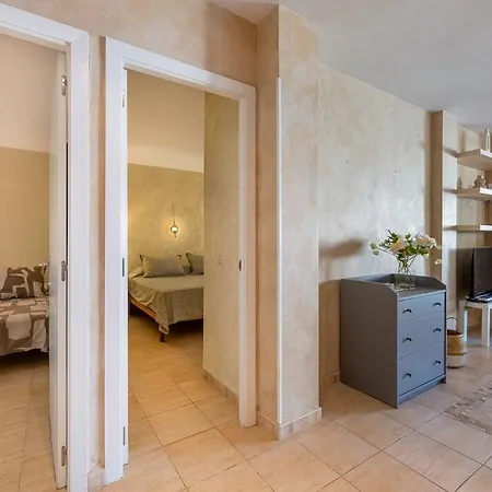 Quiet Near The Beach, Pool And Garden *