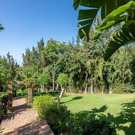 Apartment Quiet Near The Beach, Pool And Garden Marbella