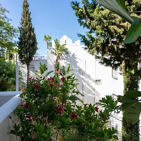 Quiet Near The Beach, Pool And Garden *
